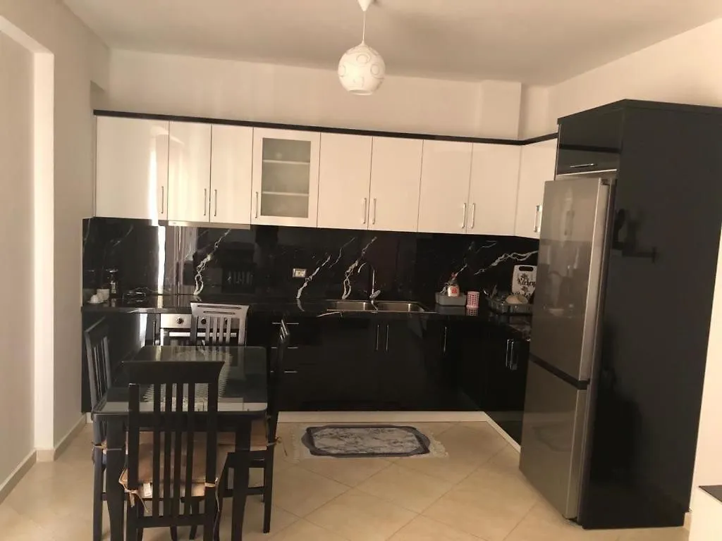 Andres Apartment ساراندا
